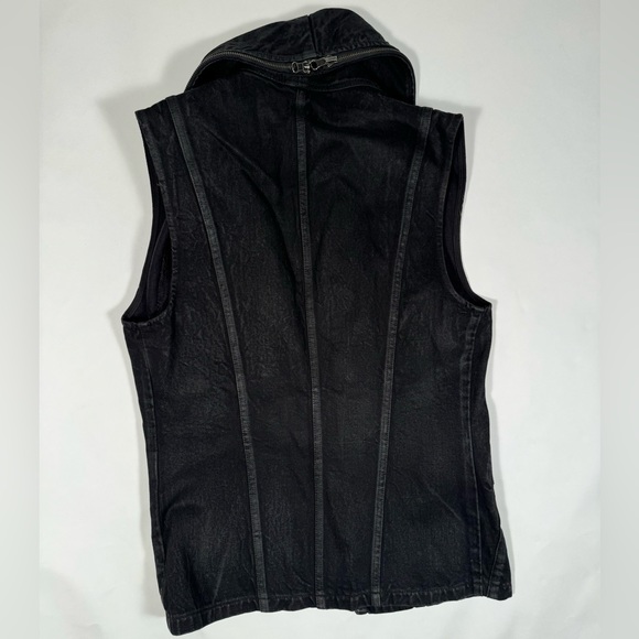 Men’s Unplugged Museum Black Denim Vest with Zipper Detail - Picture 2 of 11